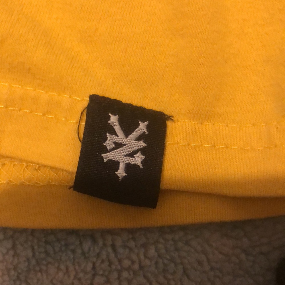 Tops - Picture 3 of 4